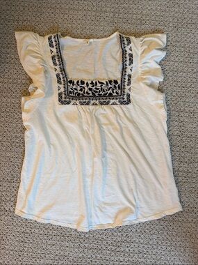 White Embroidered Flutter Sleeve Women's Top. Med